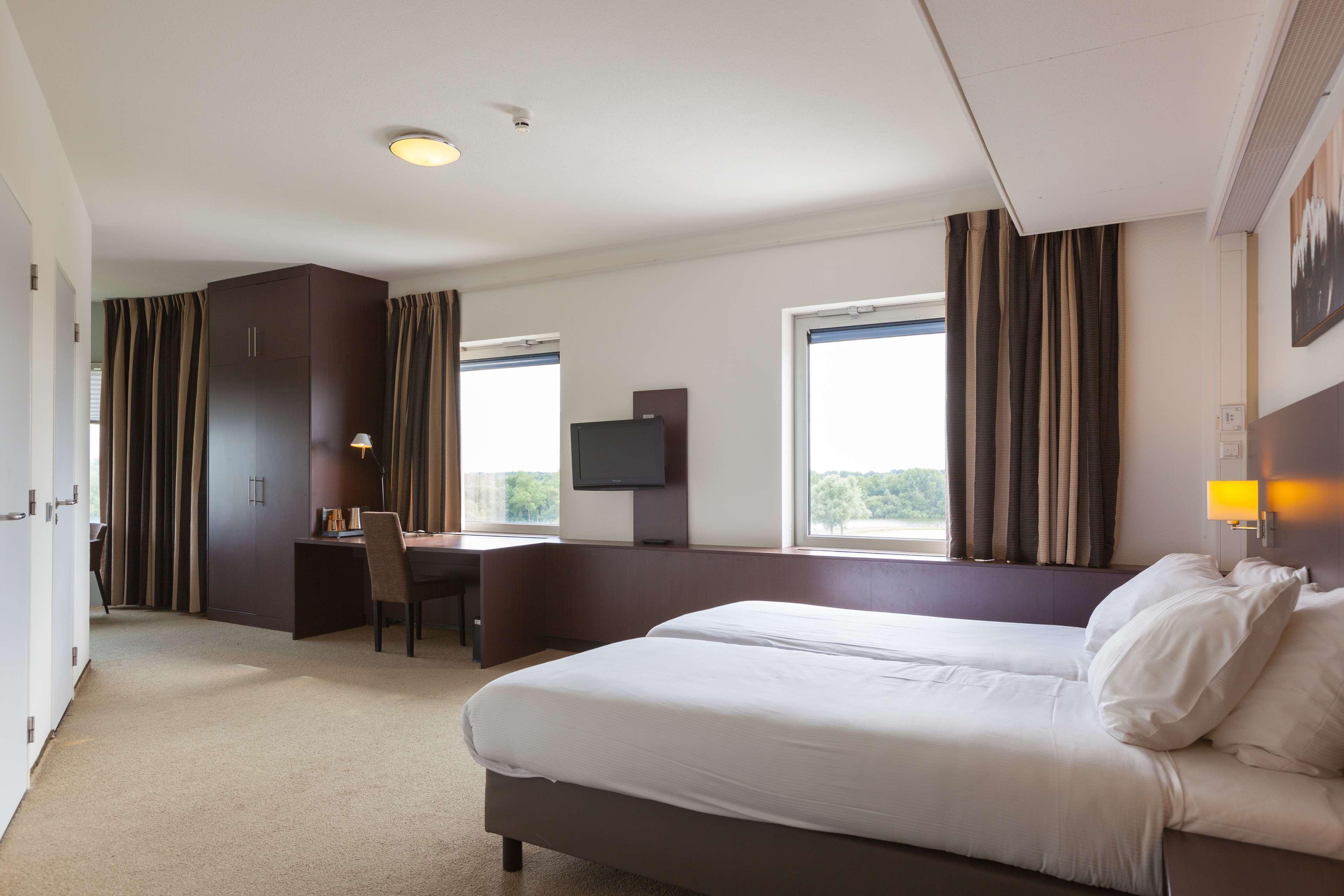 Best Western Plus Flatonia Inn Bagian luar foto